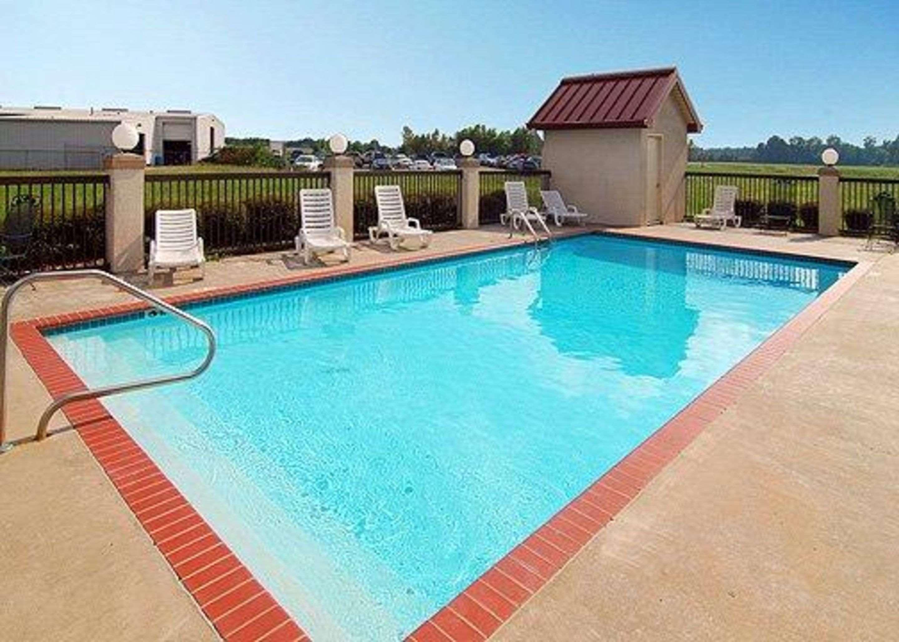 Quality Inn & Suites Pine Bluff Exteriér fotografie