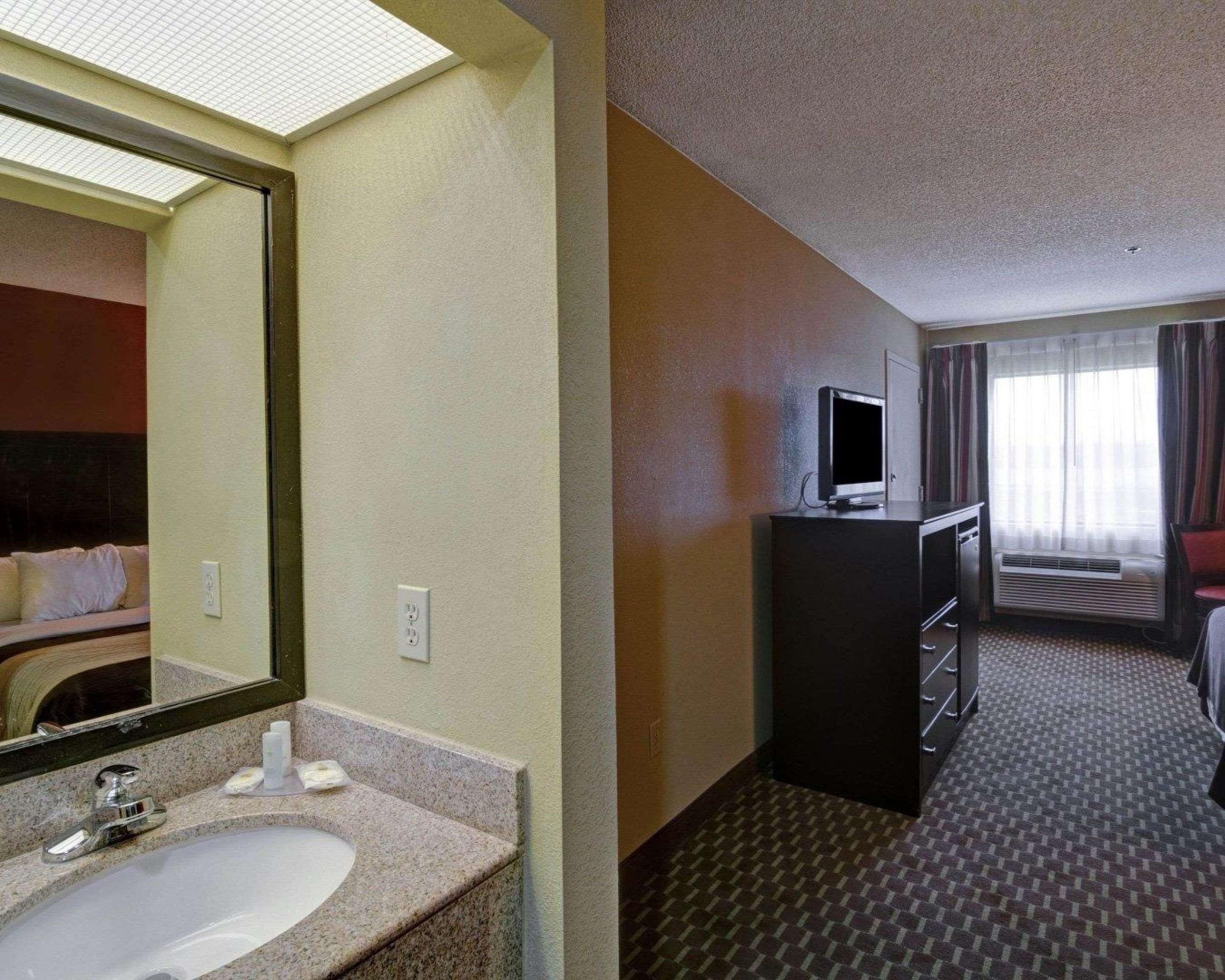 Quality Inn & Suites Pine Bluff Exteriér fotografie
