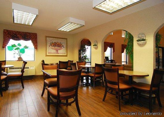 Quality Inn & Suites Pine Bluff Restaurace fotografie